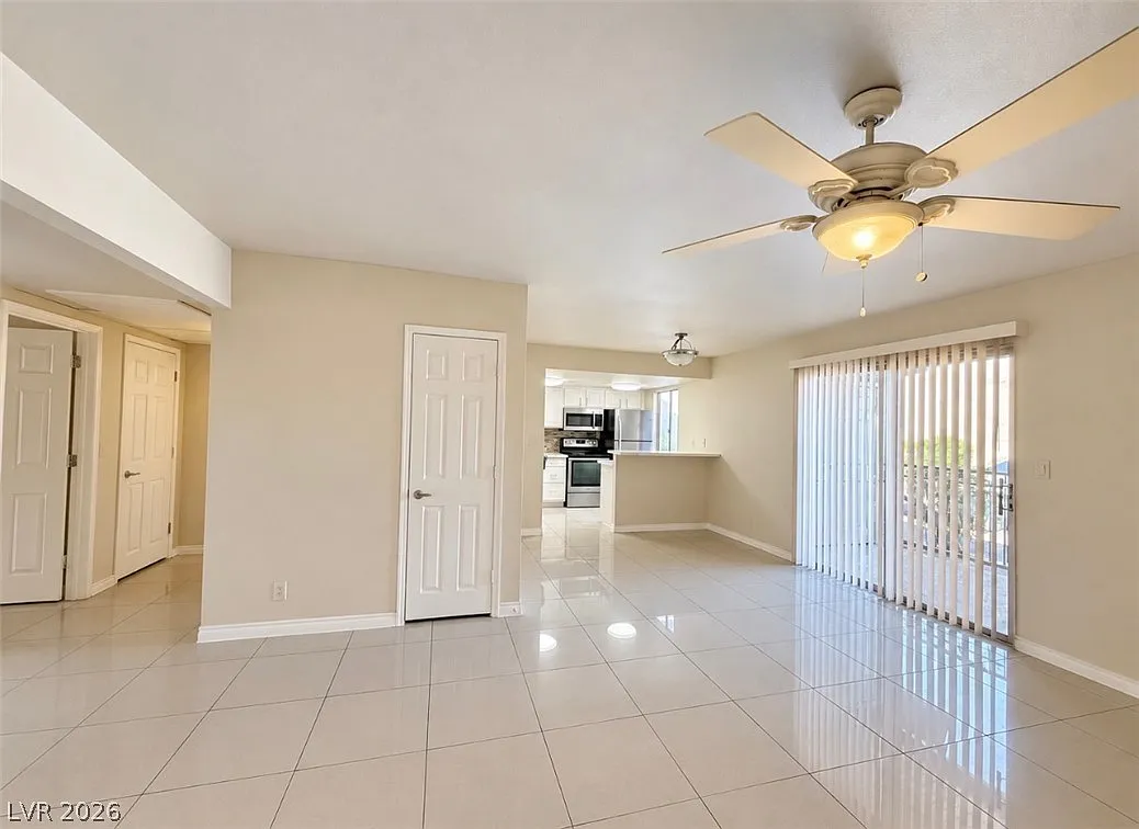 2 bed, 2.0 bath, 978 sqft, $1,395 — Photo 2