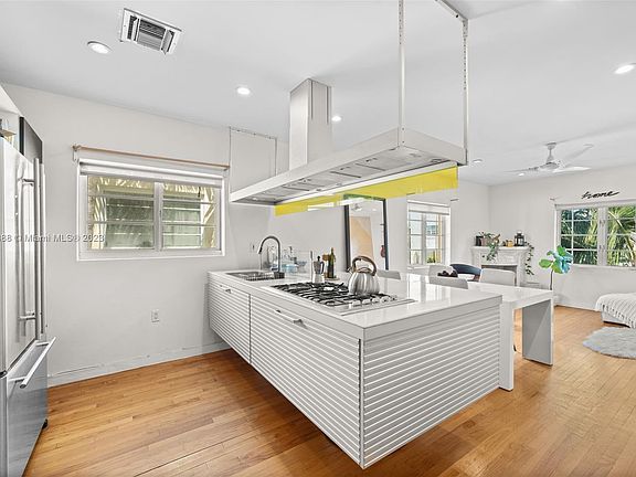 4th image of 920 Euclid Ave APT 8