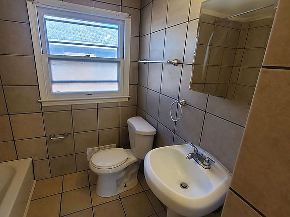 4th image of 4611-4613 N 52nd St #4611