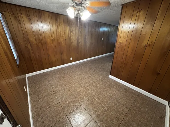 915 N Harmony Rd, Clarksville, AR