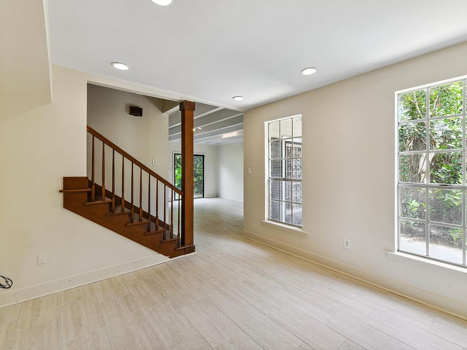 1st image of 228 Audubon St