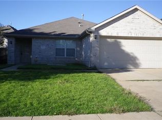 803 Allencrest Dr, Arlington, TX 76001