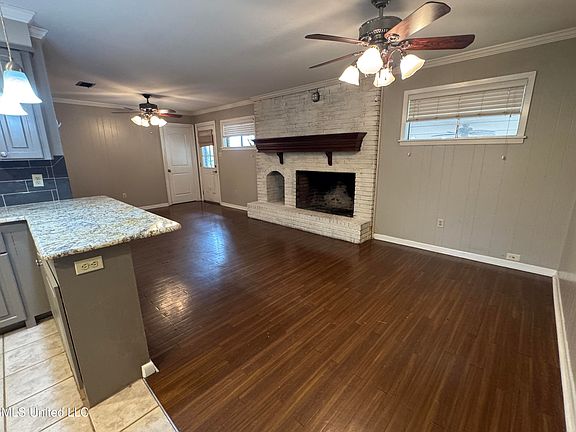 2nd image of 510 Kennedy Dr NW