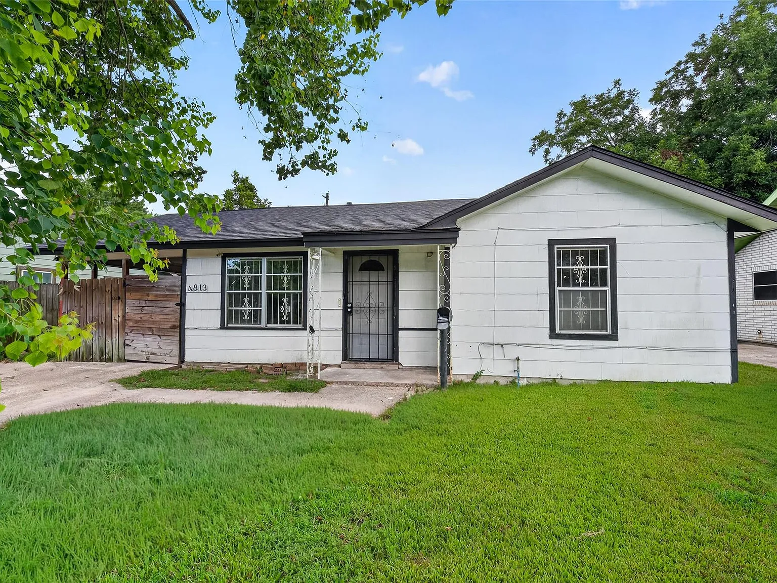3 bed, 1.5 bath, 1423 sqft, $1,450 — Photo 1