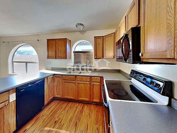 4th image of 555 N 167th Dr