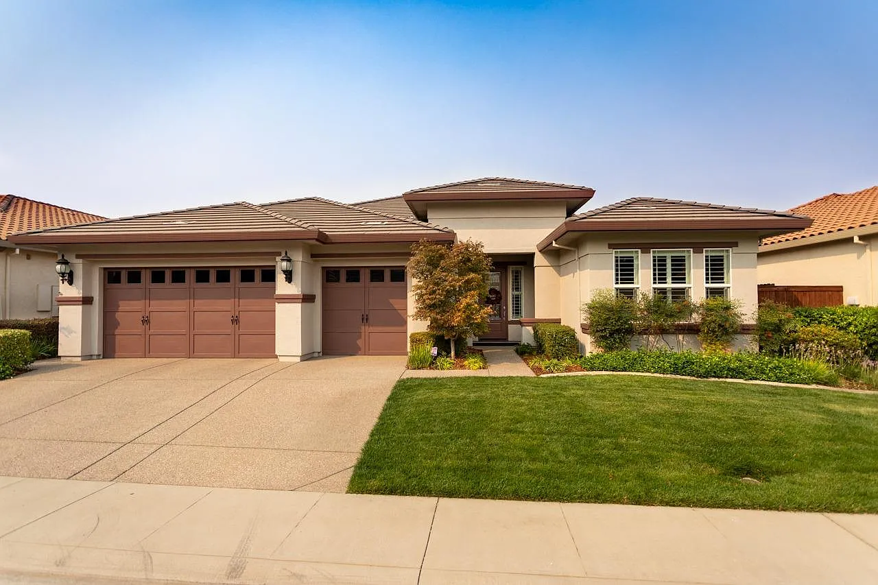 2193 Benton Loop photo 1