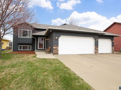 407 Macey Ave, Harrisburg, SD, 57032