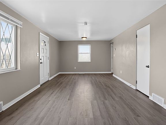 4th image of 8030 Lincoln Rd