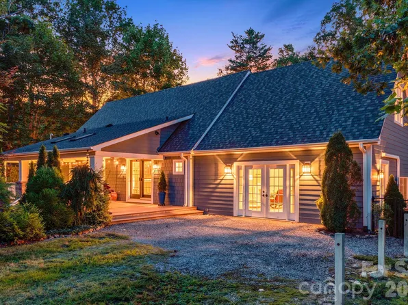 218 S Alta Vista Dr, Saluda, NC 28773