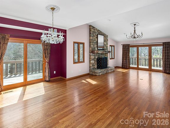 3rd image of 15 Ridge Ter