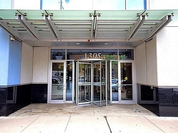2nd image of 1305 S Michigan Ave APT 1104