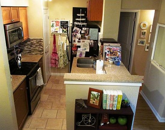 Travertine floors in kitchen, granite countertops, glass backsplash, stainless appliances