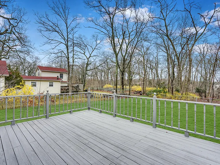 13 Swain Ave — Photo 41