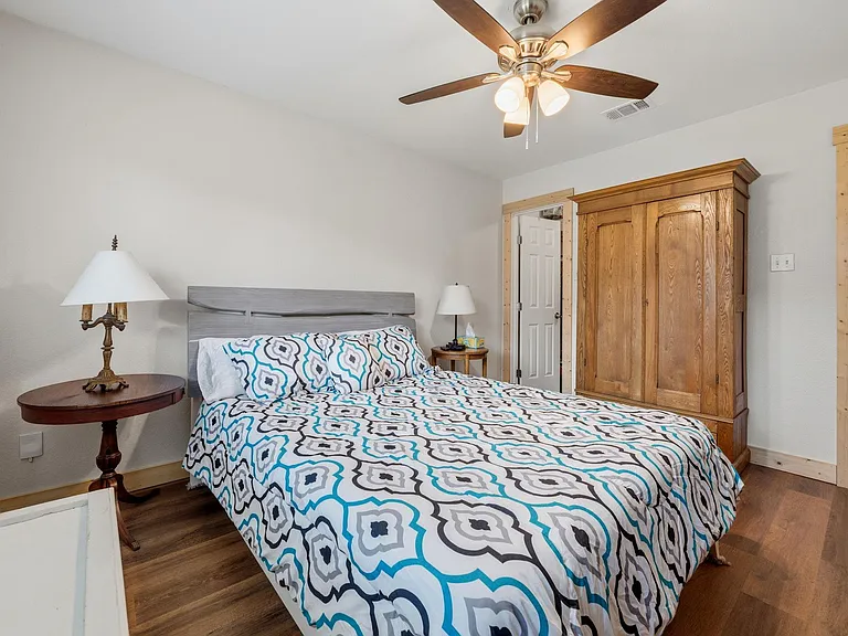 513 Texas Ave — Photo 18