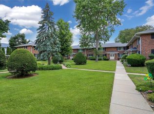 285 Edmunton Dr APT I6, North Babylon, NY 11703