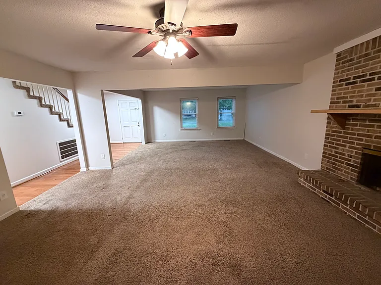 9415 Seasons Dr — Photo 3