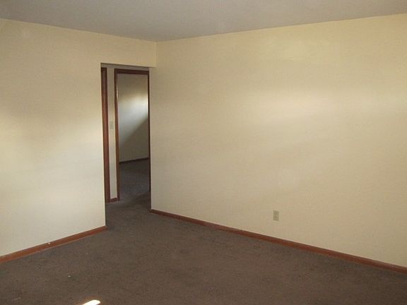 3rd image of 2978 Reis Ave