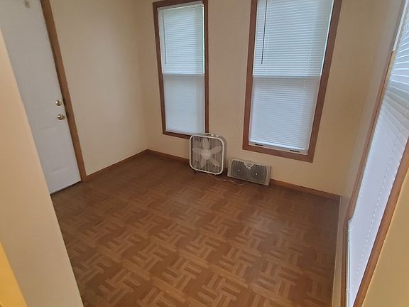 3rd image of 511 Olive St