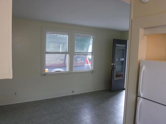 5th image of 211 Claiborne Ct