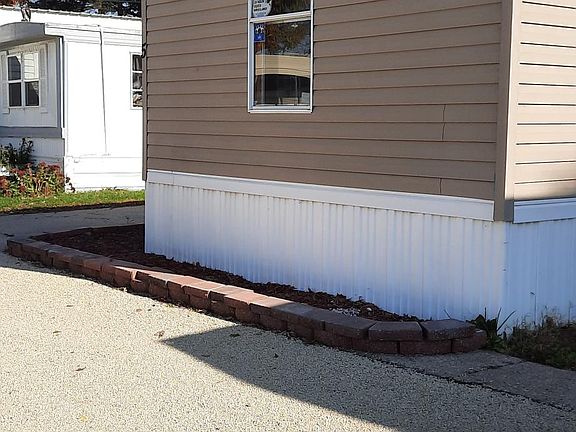 2nd image of 1229 1st Ave NE Trlr 5