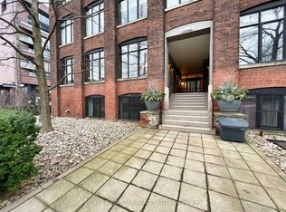 1 Columbus Ave #101, Toronto, ON M6R 1S1