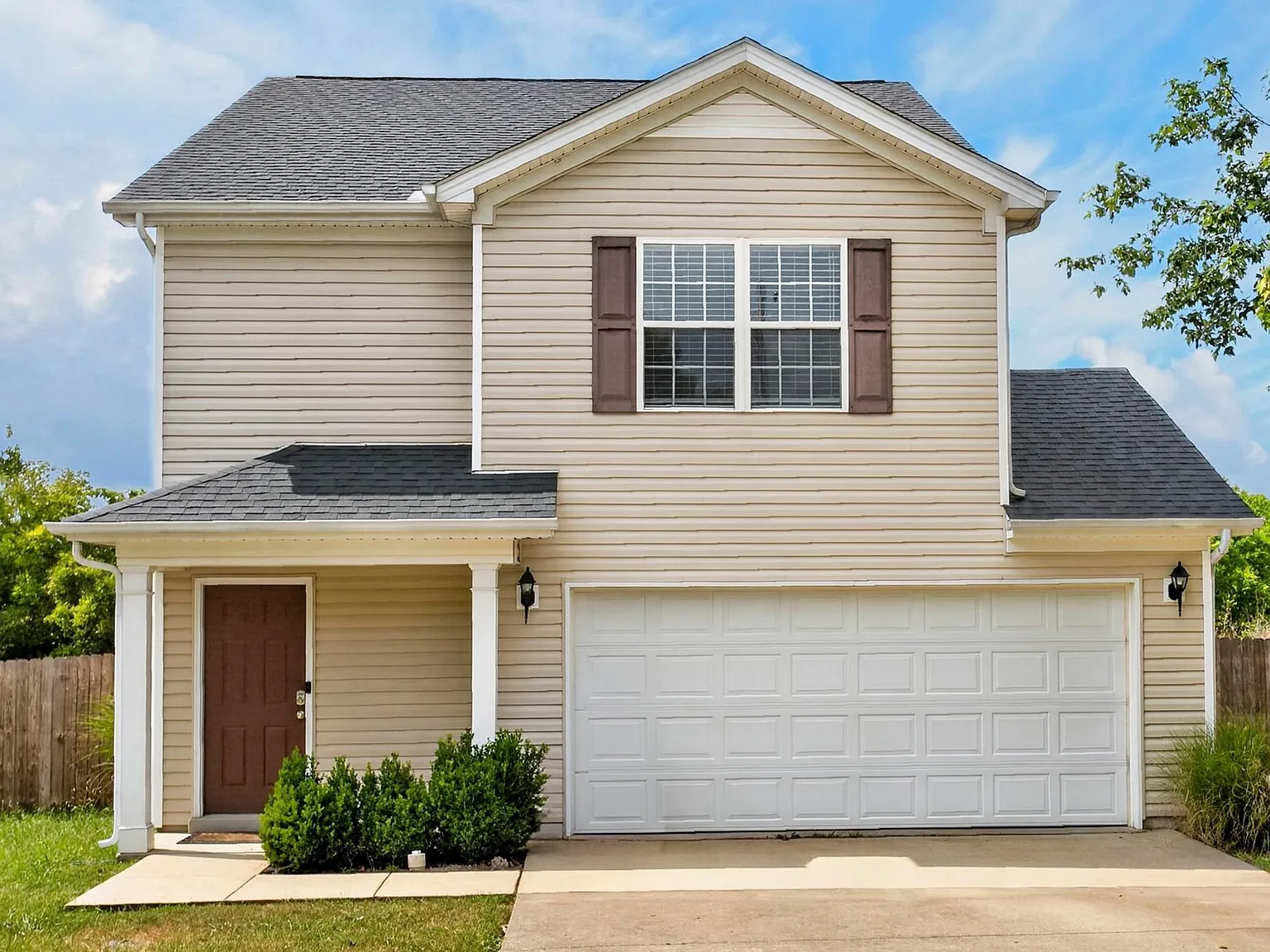 3 bed, 2.5 bath, 1650 sqft, $2,100 — Photo 3