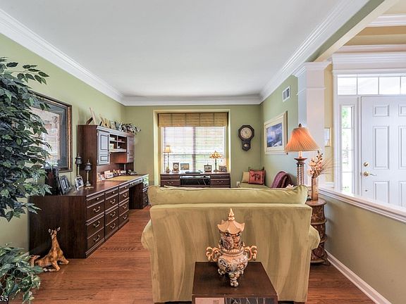 3rd image of 319 Biltmore Ln
