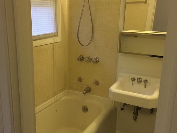 5th image of 134 S Cambrian Ave APT 4