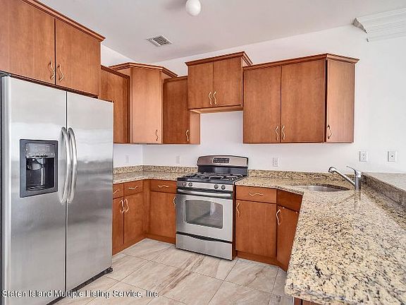 4th image of 82 Sweetgum Ln