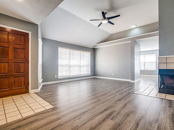 4th image of 3804 Beaumont Ln