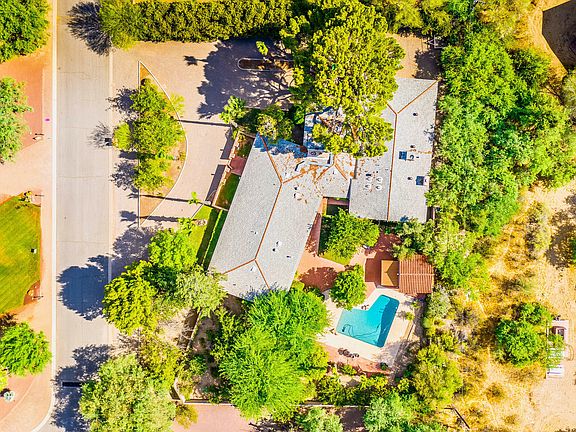 5th image of 5920 E Miramar Dr
