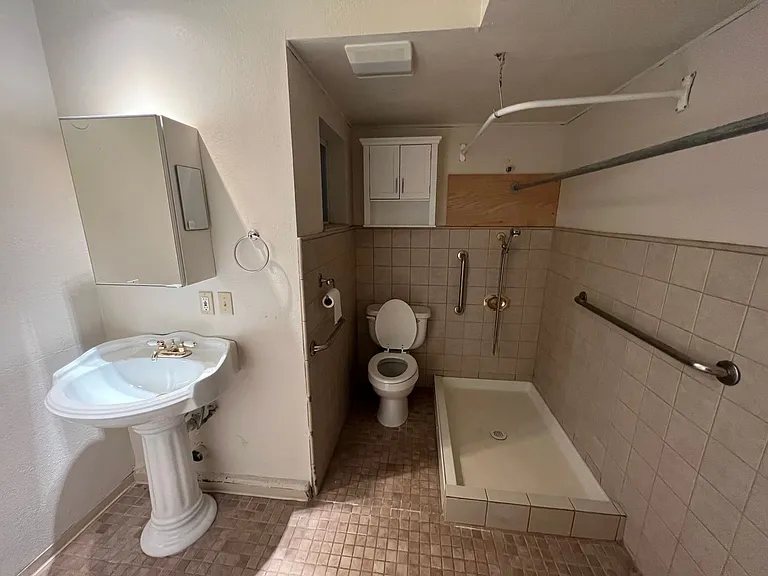 2870 Higgins Rd — Photo 12