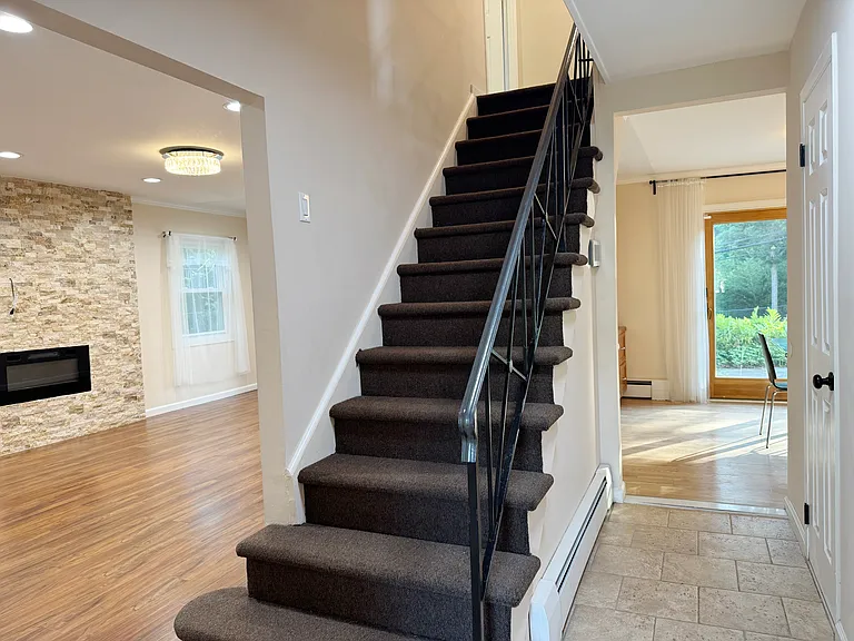 40 Seabrook Ln — Photo 3