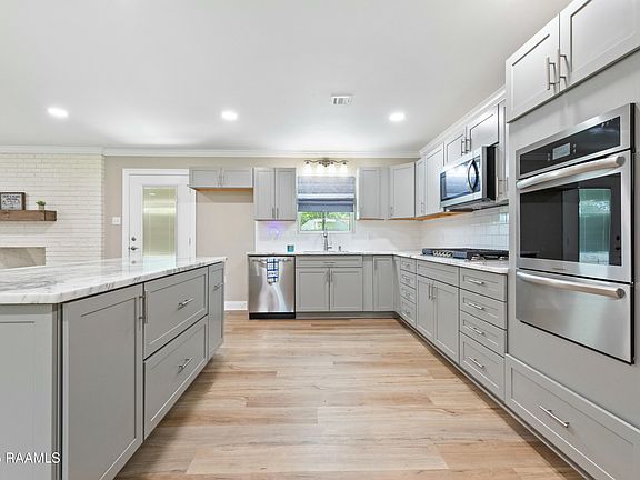 5th image of 129 Dalton Dr