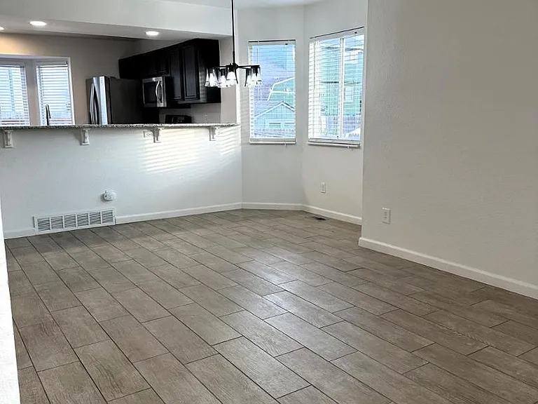 1155 Pond Side Dr — Photo 3