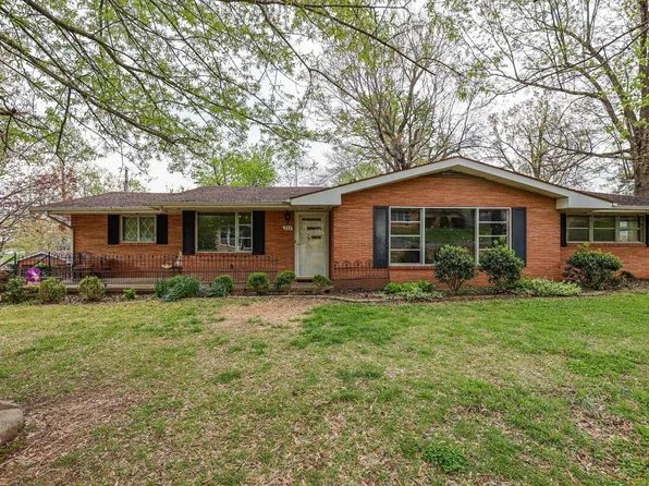 713 Elm St, Calvert City, KY 42029