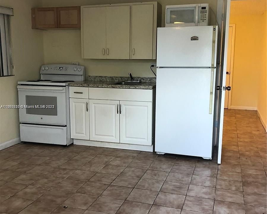 1st image of 4924 SW 44th Ave #3