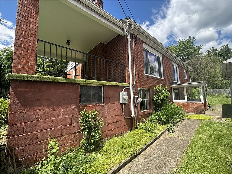 809 Carbon Rd — Photo 3