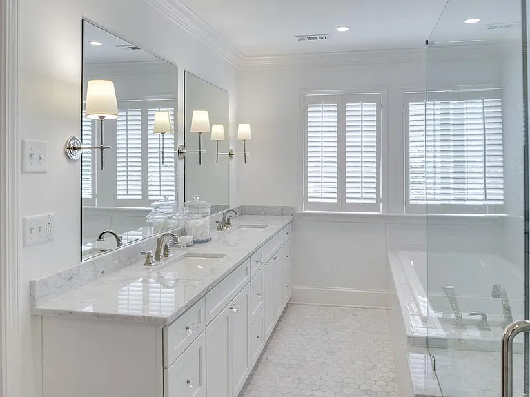 3825 Peachtree Dunwoody Rd NE — Photo 31