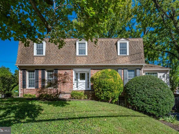 4905 W Cedar Ln, Bethesda, MD 20814