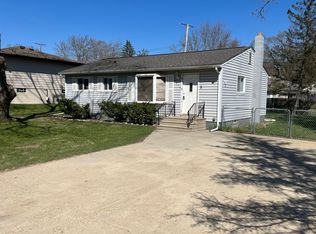 2910 Woodlawn St, Walled Lake, MI 48390