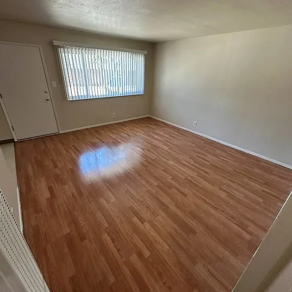 586 Berry Ave #3 — Photo 2
