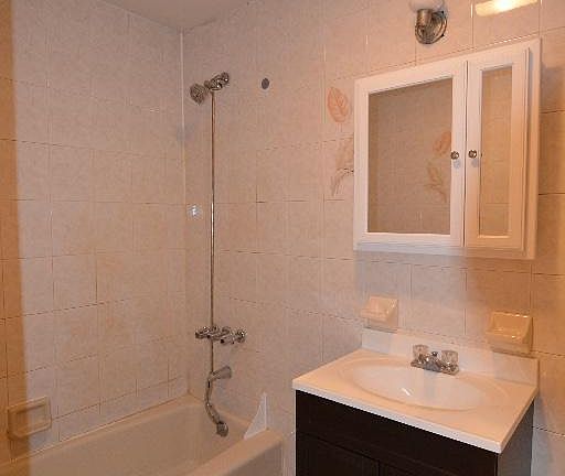 5th image of 3426 38th St #1