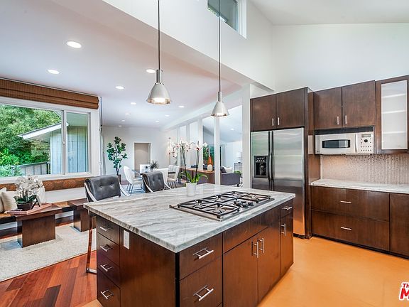 4th image of 244 S Canyon View Dr