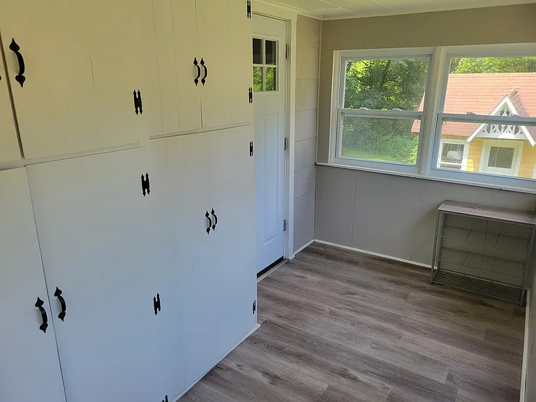 413 S River St — Photo 32