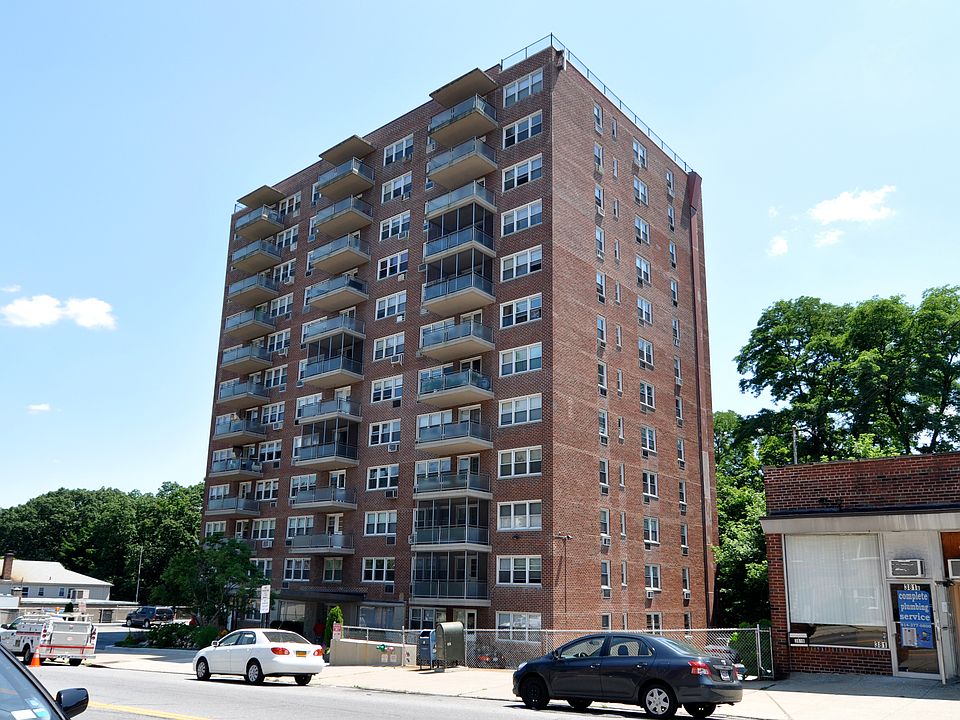 1st image of 385 McLean Ave APT 7A