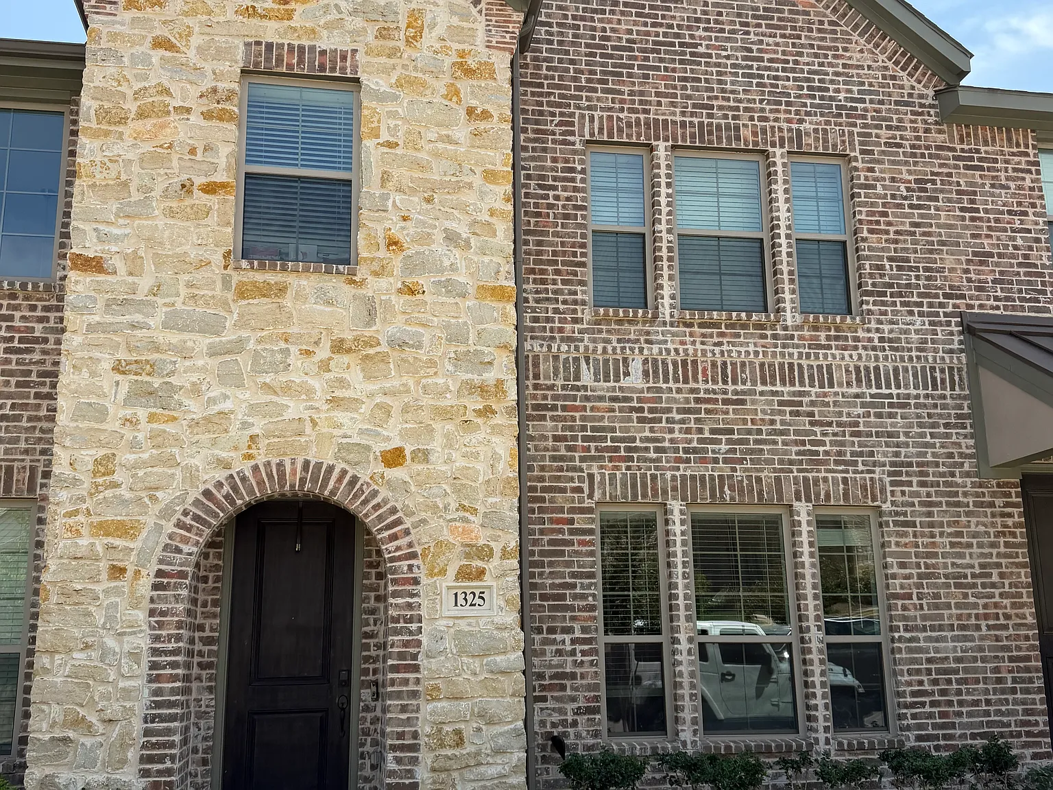 3 bed, 2.5 bath, 1660 sqft, $2,900 — Photo 1