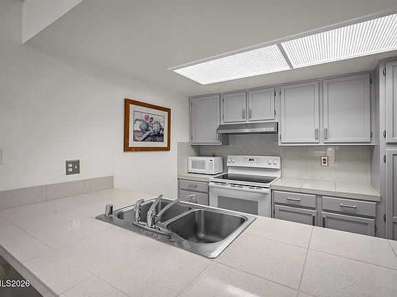 4th image of 8820 Dixon Ln