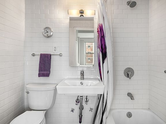 4th image of 1634 1st Ave #18E