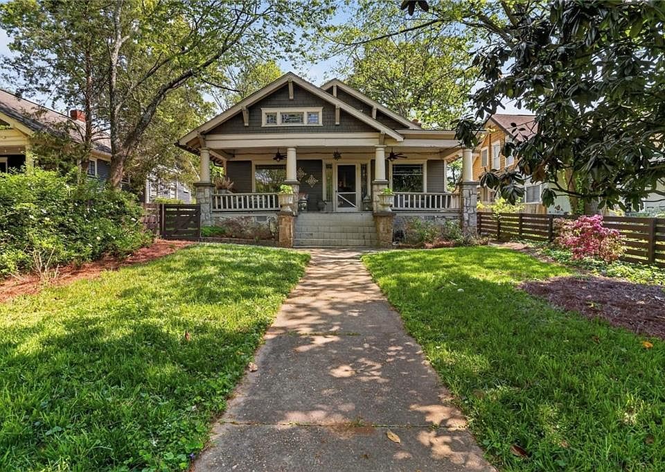 1st image of 624 W College Ave